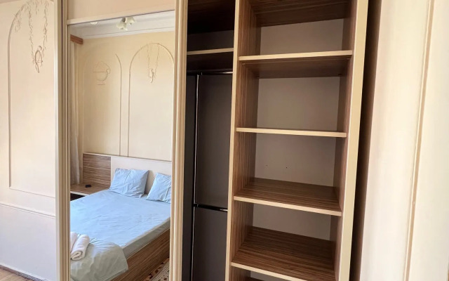 Okolo Devichyey Bashni, Stary Gorod/Baku Apartments