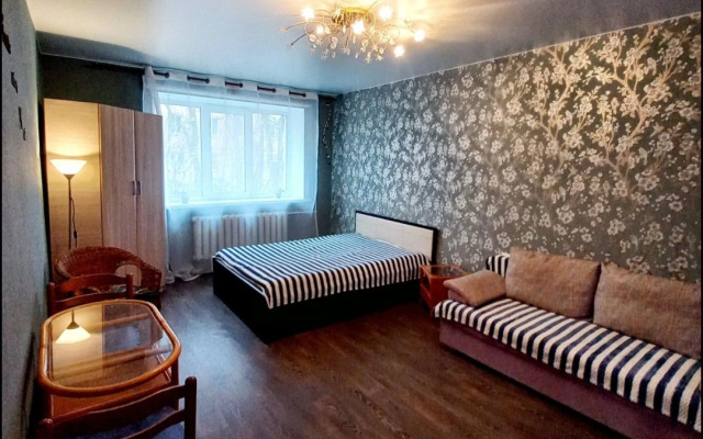 S Balkonom U Letnego Sada Flat