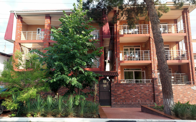 Otdykh U Alexandra Guest House