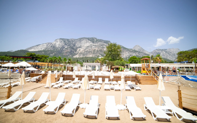 Rose Garden Premium Hotel