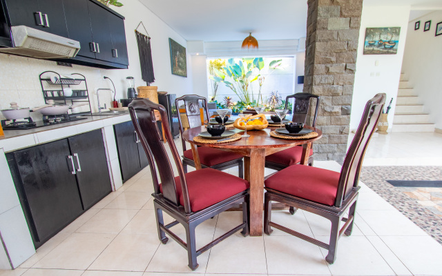 Villa with Amazing Pool and Rooftop Sun Terrace, Villa