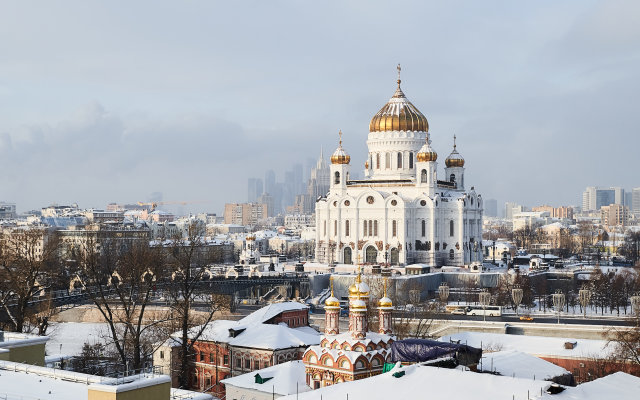 Modnaya pyaterka naprotiv Kremlya v dome na Naberezhnoj Apartments