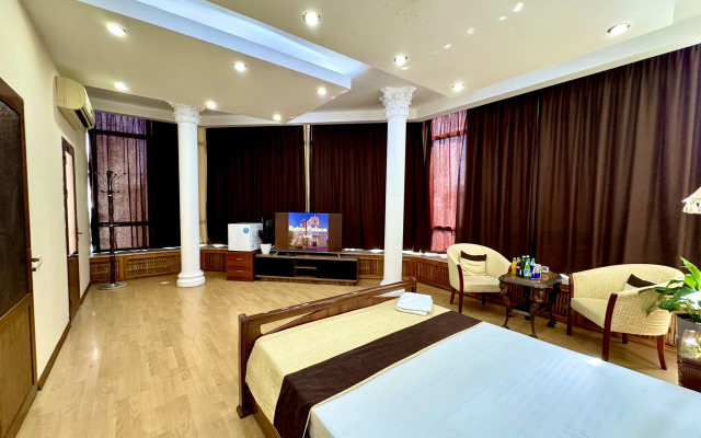 Retro Palace Hotel
