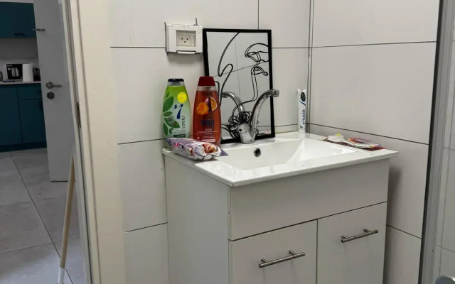 Ocharovatelnaya Kvartira S 3 Spalnyami I Sobstvennym Vkhodom Flat
