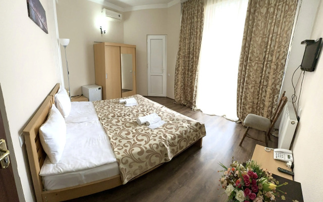 Qeroli old town Hotel