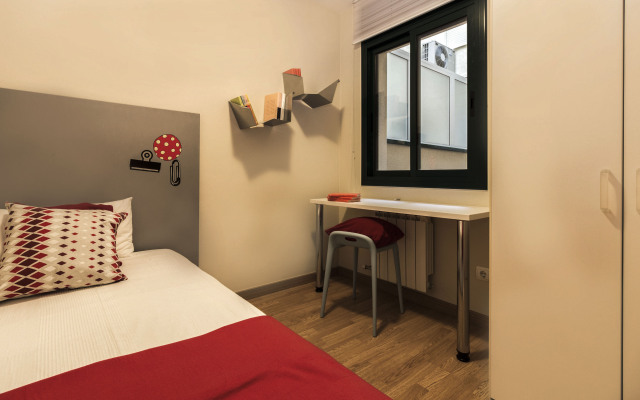 Elcano Apartments