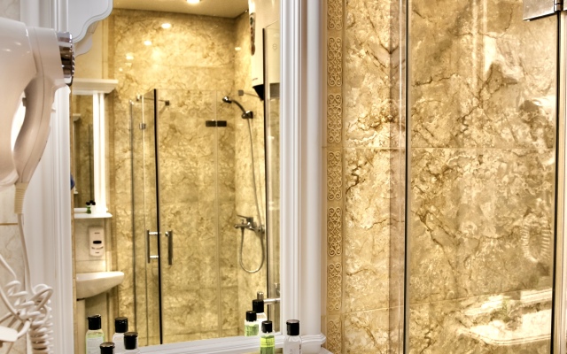 Golden Hotel