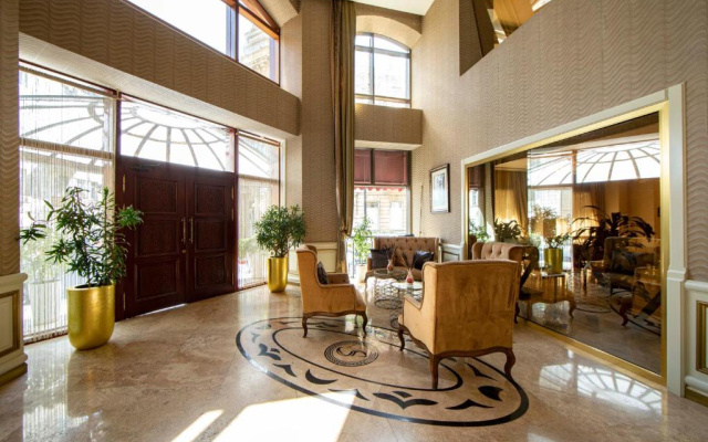 Sapphire Inn