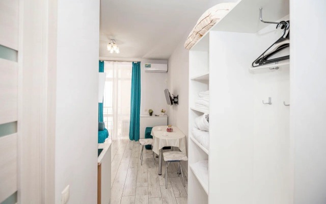 U Morya S Basseinom V Zhk Solnechny/28B Apartments