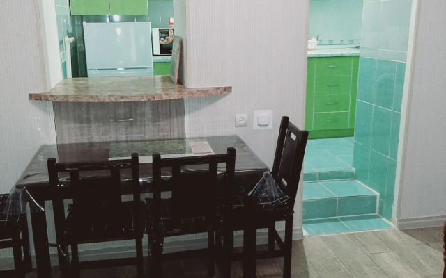 Trekhkomnatnaya Kvartira V Tsentre Na Poptsova