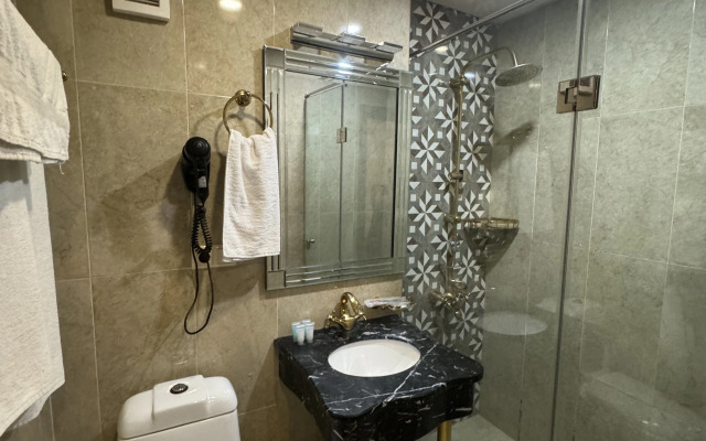 Natali Metekhi Palace Hotel