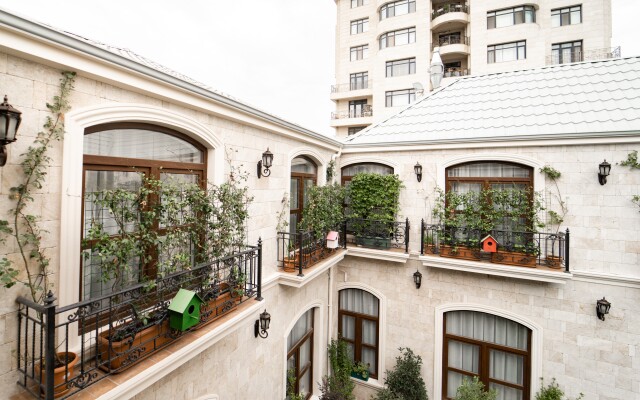 Midway Baku Hotel