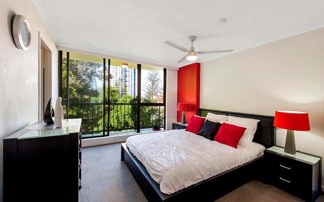Holiday Resort in Surfers Paradise with City View Apartments – Guest Rooms – Gold Coast