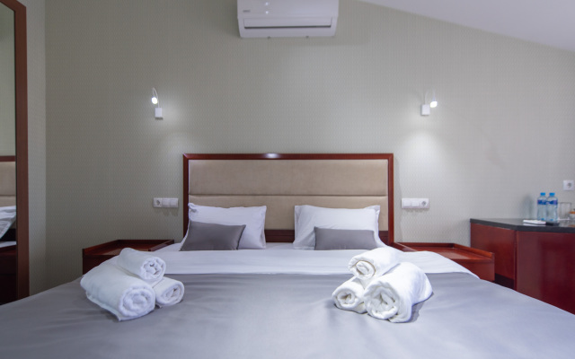 Kraveli Hotel