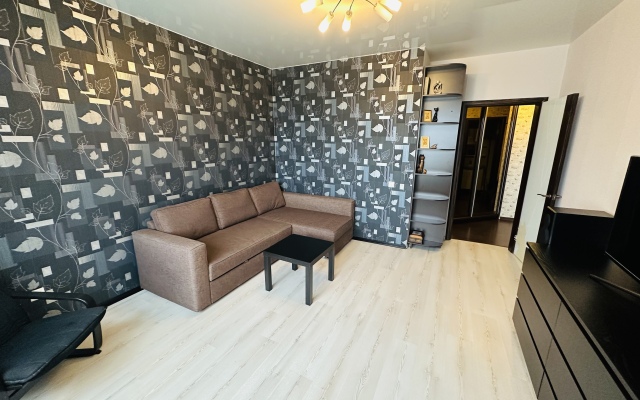 V tentre goroda Flat