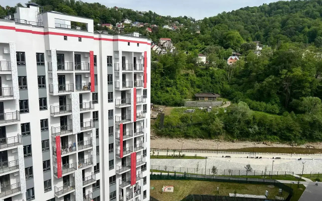 Trekhmestnye s Vidom na Reku Flat