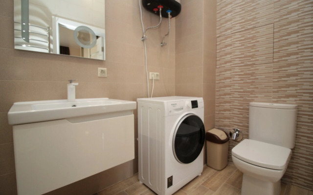 U Morya Na Bulvar Nadezhd 4/2 Flat