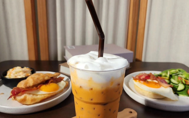 Hostel Noir Cafe and Hostel Chinatown Bangkok