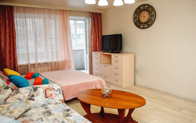 Ryadom S Kremlyom i Pl. Svobodi Libhnehta 9 Apartments