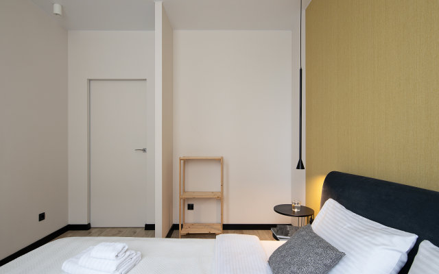 Апартаменты улучшенные в новом доме с качелей