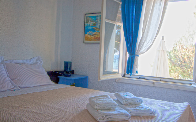 Barlee BeachFront House Metamorfosi Guest House