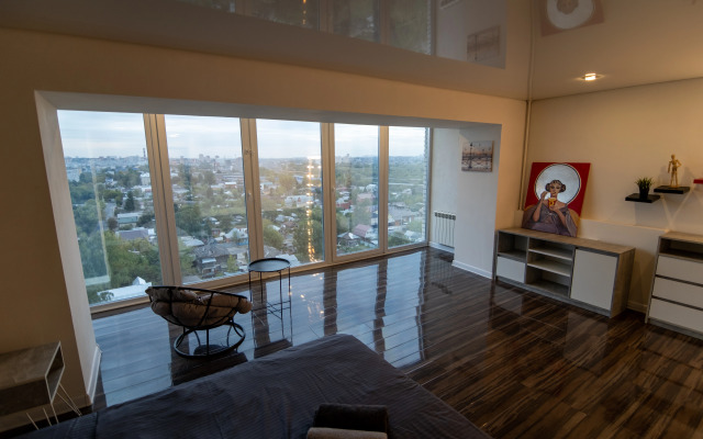 S panoramnym vidom na gorod Apartments