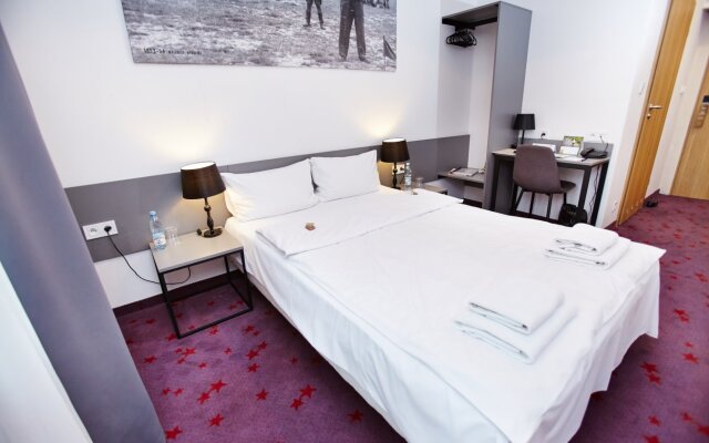 Arche Koszary Hotel