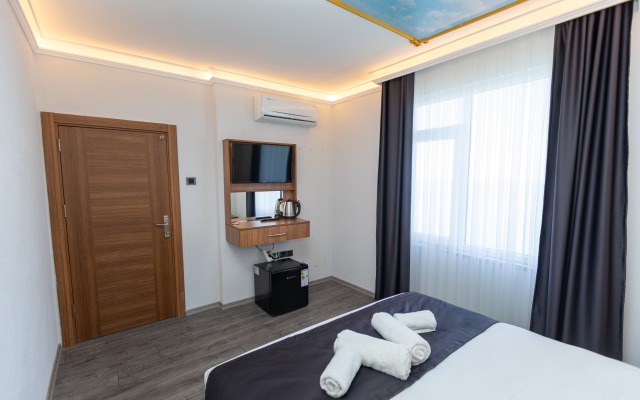 Black Pearly Hotel