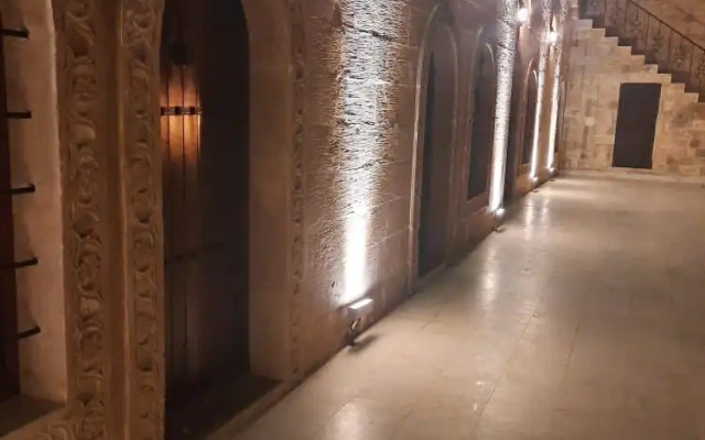 Zerzevan Hotel