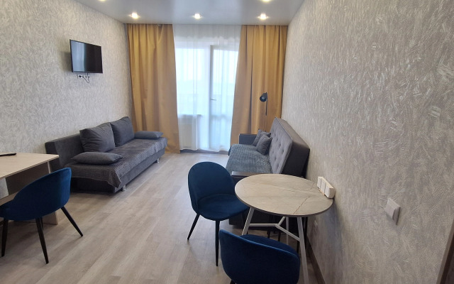 Semeynaya Dvukhkomnatnaya U Aeroporta Tolmachevo Do 7 Chelovek Flat