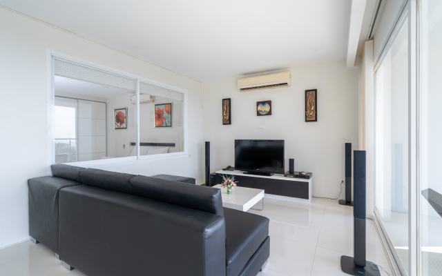 Ocean view condo in Sunset Plaza Apartments