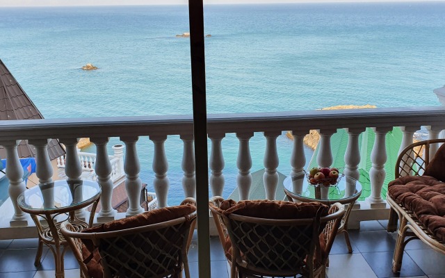 Laguna Plyus Hotel