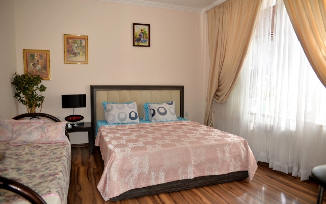 Ekonom Klassa V Tsentre Ploschadyyu 65 Kv.m Na Shaumyana 1 Flat