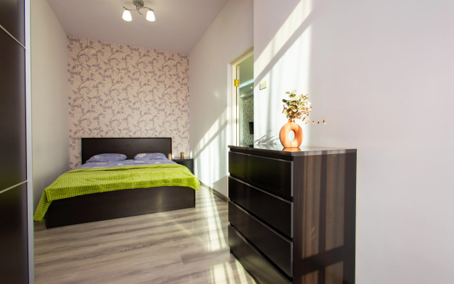 2-K v Novostroyke, Ulitsa In Yerevantsu, Hh399 Flat