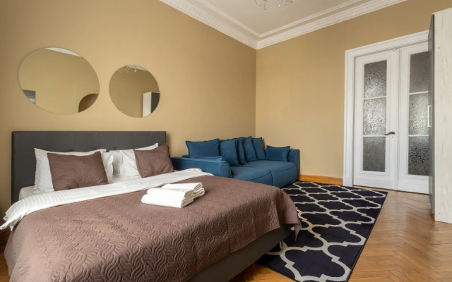 Lyuks s balkonom i vidom na Arbat Apartments