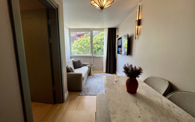Weingart Suites Hotel