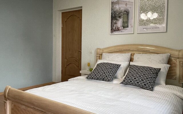 Aviatorov 14 Apartments