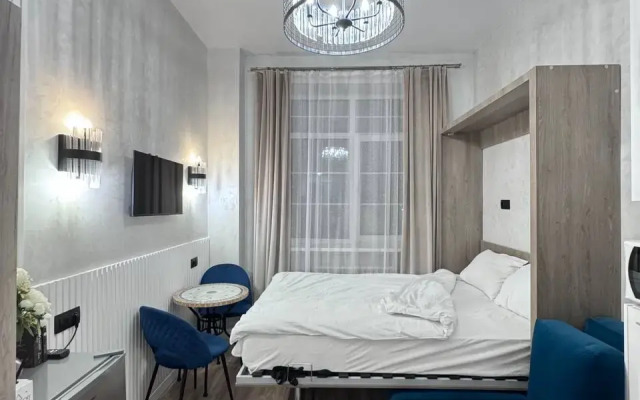 Lucky Room U Kuskovskogo Lesoparka Apartments