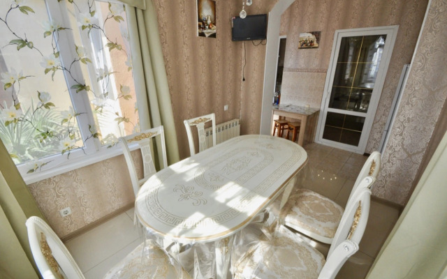 Na Ulitse Tolstogo 1 Apartments