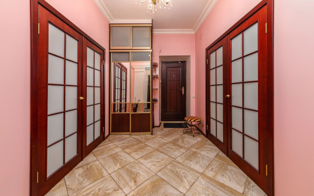 Апартаменты трехкомнатные Ladgorna на Независимости 13