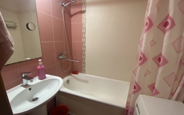 V Tsentre Makhachkaly S Vidom Na More I Gory Apartments