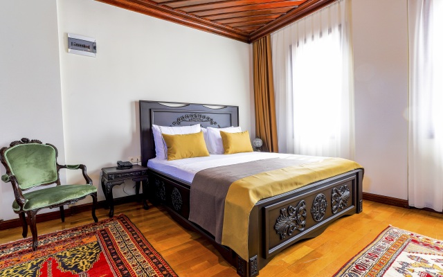 Отель WOO Town Suites