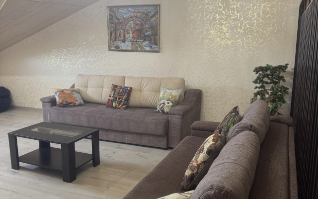 Pjatikomnatnyje V Taunkhause Na Bannom Apartments