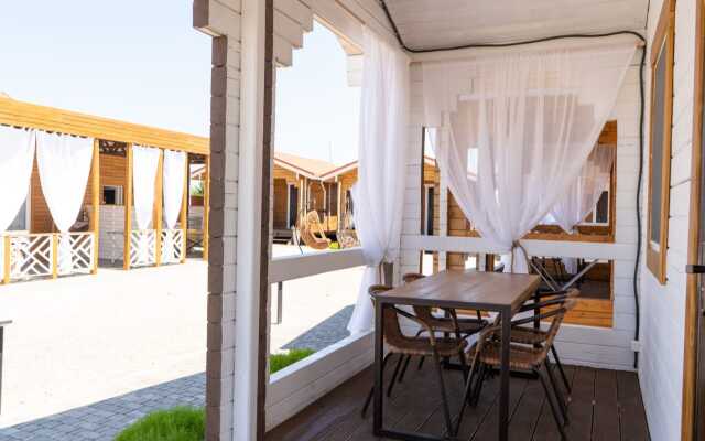 Белый песок