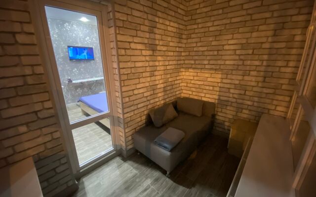 Na Ulitse Aleksandra Polina 1 Apartments