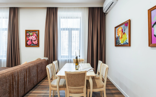 KeyGo #0117, 1 Bedroom, Near The Opera House Apartments
