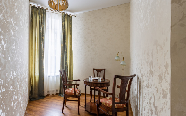 Nomera Na Ploschadi Vosstaniya Guest house