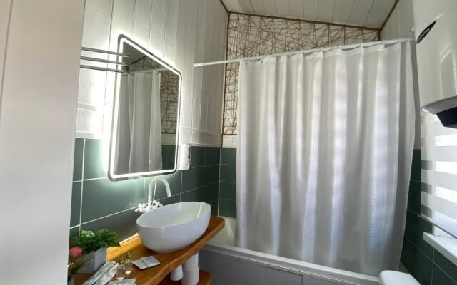 Dom s Mangalnoy Zonoy i Saunoy Aparts Haus Privat House