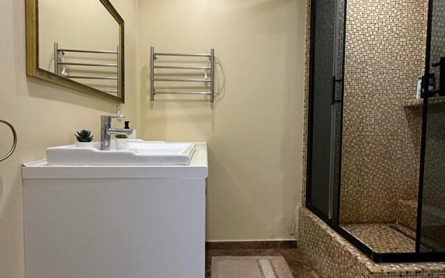Ryadom S Kafedralnym Apartments