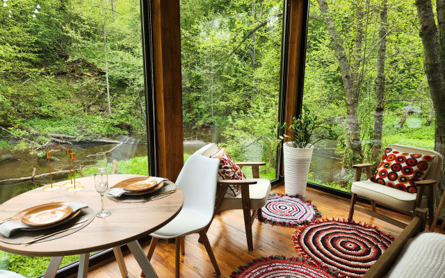 Zhivopisniy ostrov Glamping